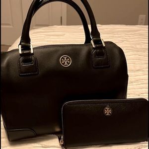 Tory Burch Robinson Middy Satch Saffiano Black